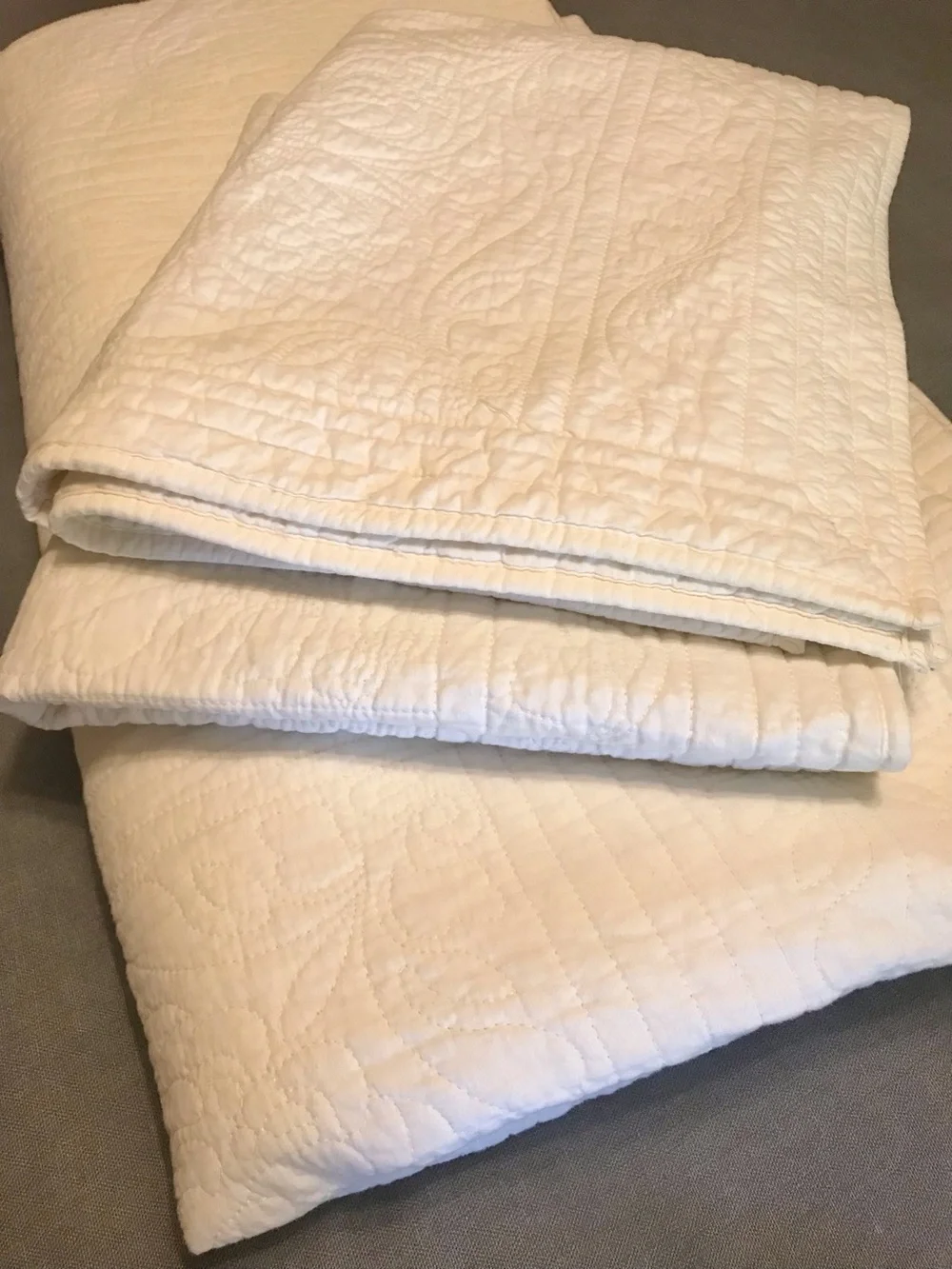 Classic White Quilted Bedspread with Pillow Shams